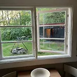 Semesterbostad Koselig Pa Eget Tun Med Varmtvanns Utedusj *