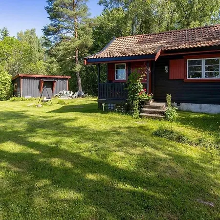 Semesterbostad Koselig Pa Eget Tun Med Varmtvanns Utedusj As