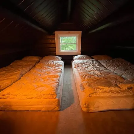Feriehus Koselig Pa Eget Tun Med Varmtvanns Utedusj As