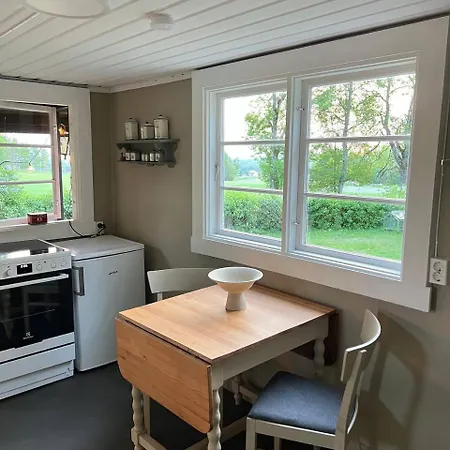 Koselig Pa Eget Tun Med Varmtvanns Utedusj Casa vacanze As
