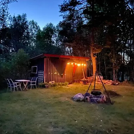 Feriehus Koselig Pa Eget Tun Med Varmtvanns Utedusj