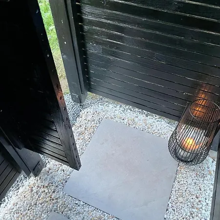 Koselig Pa Eget Tun Med Varmtvanns Utedusj As
