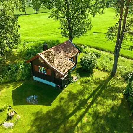 Koselig Pa Eget Tun Med Varmtvanns Utedusj Casa vacanze