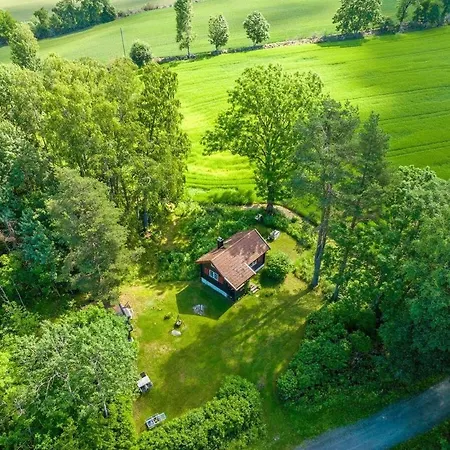Feriehus Koselig Pa Eget Tun Med Varmtvanns Utedusj