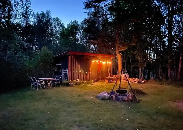 Semesterbostad Koselig Pa Eget Tun Med Varmtvanns Utedusj