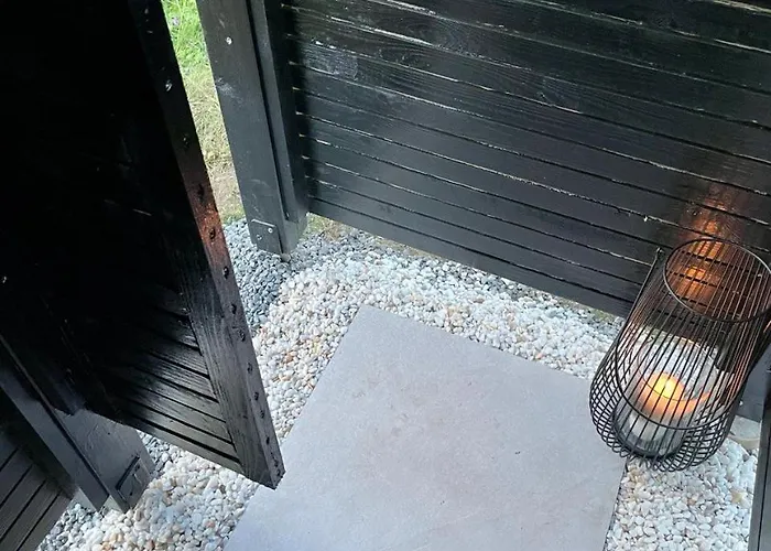 Koselig Pa Eget Tun Med Varmtvanns Utedusj As