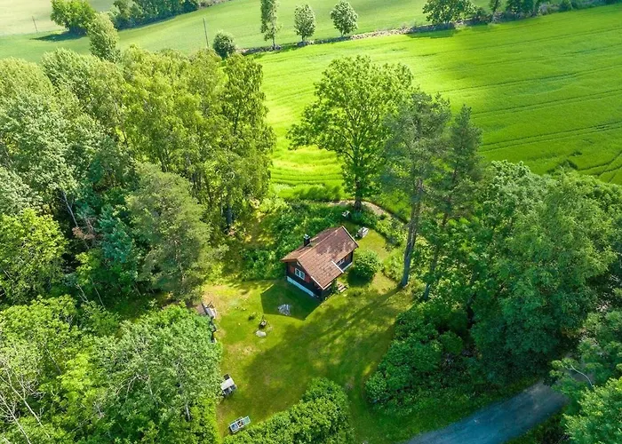 Feriehus Koselig Pa Eget Tun Med Varmtvanns Utedusj