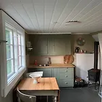 Koselig På Eget Tun Med Varmtvanns Utedusj